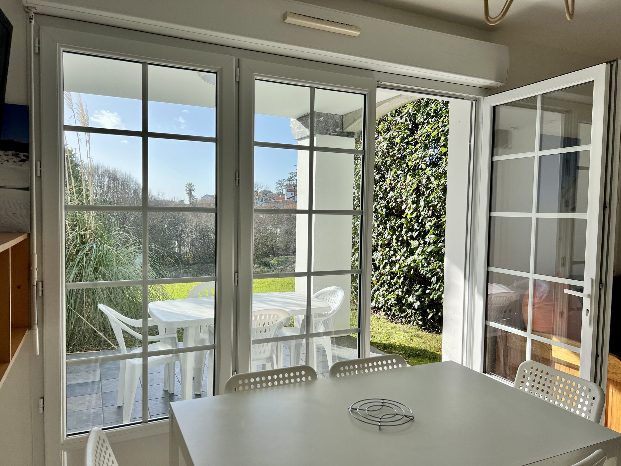 Salle A Manger Appartement Morea Pmr Pour 4 Personnes En Location à Biarritz