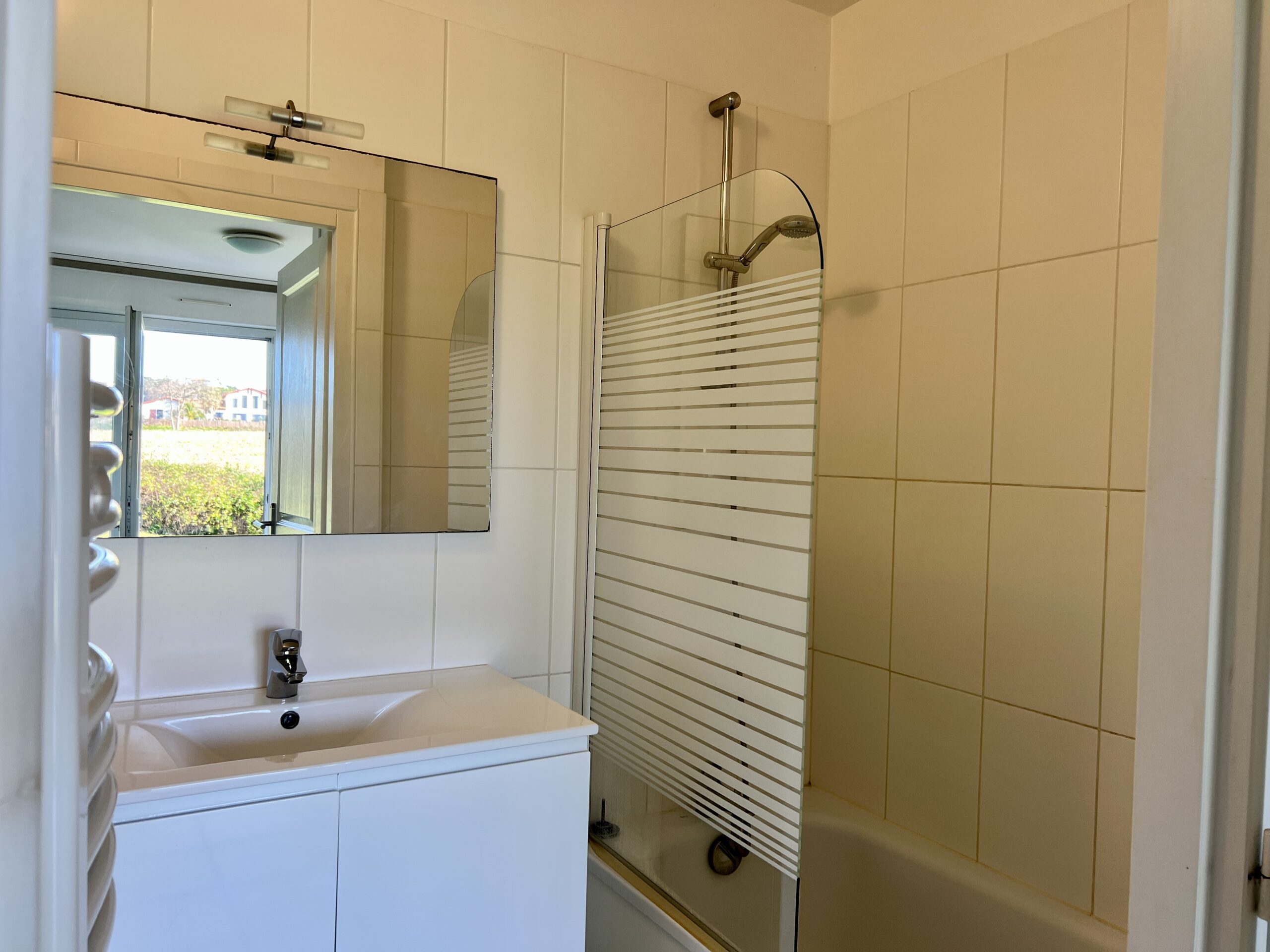 Salle De Bain Location Appartement Bidart Pour 4 Personnes Tuamotu